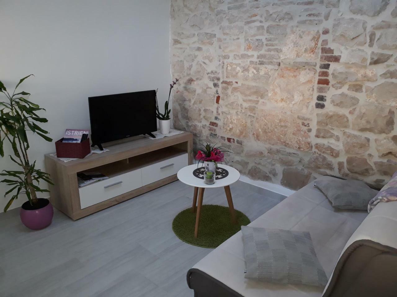 Amalia Apartment Umag Bagian luar foto